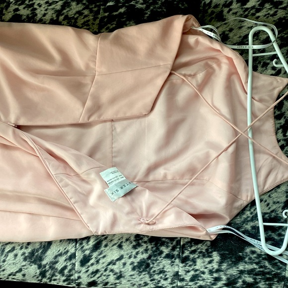 Chiffon trumpet gown - Picture 9 of 12